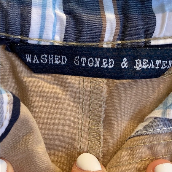 Men’s khaki shorts - Picture 2 of 5